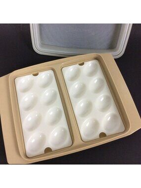 Tupperware Deviled Egg Carrier Keeper With Lid Beige Tan 723-2 & 722-2 USA